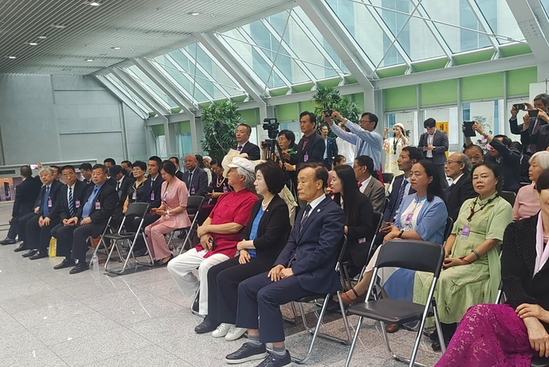 中韩建交32周年艺术展在韩国举办 山东籍画家岳振江参加